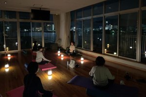 ライトアップヨガ